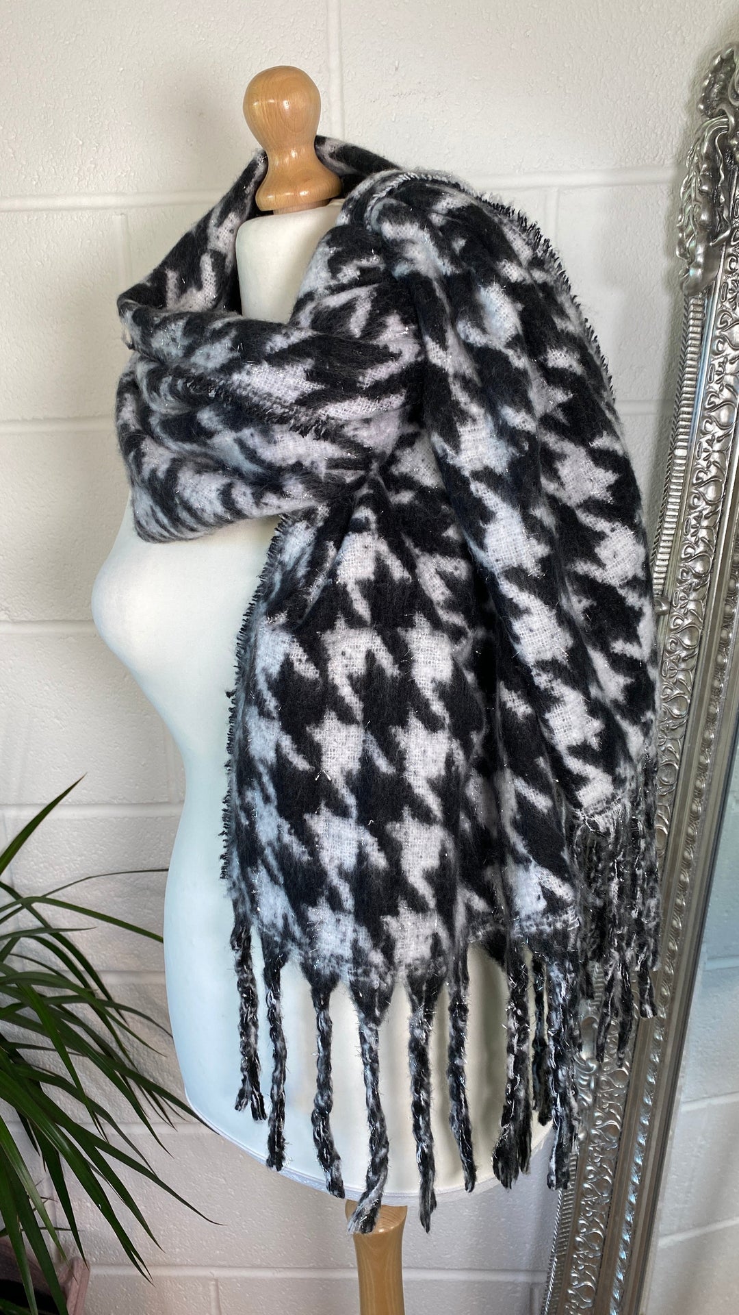 Kensington Dogtooth Tassel Scarf - Choose your colour