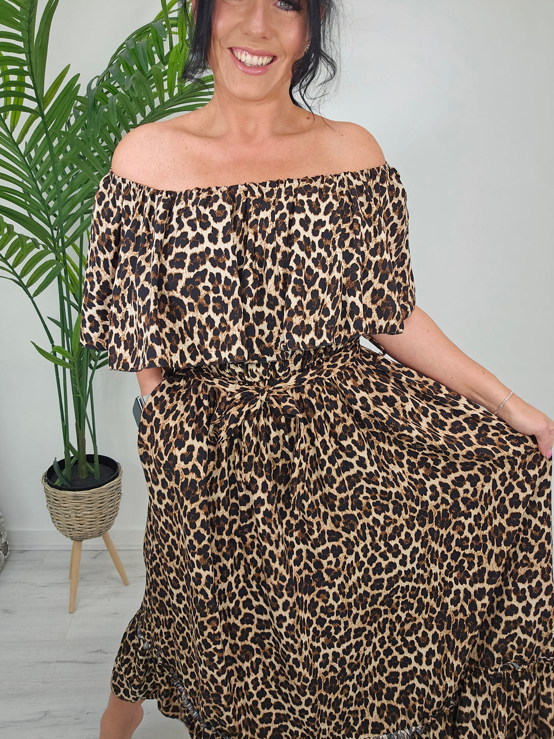 Layla Leopard Print Dress (Curvy)