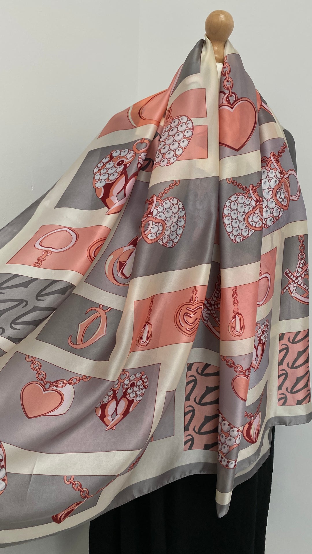 Silky Hearts Scarf - Pink/Grey